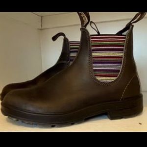 Blundstones boots size 6
